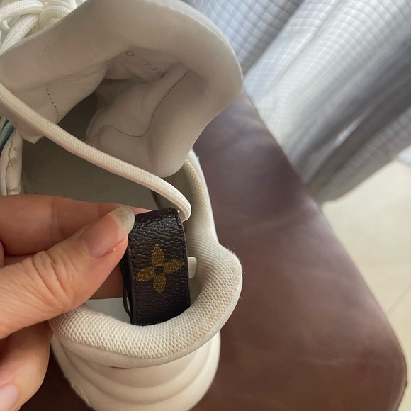 Louis Vuitton - Picture 5 of 7